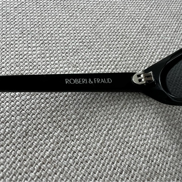 ROBERI & FRAUD Black Frances Sunglasses - Picture 12 of 16